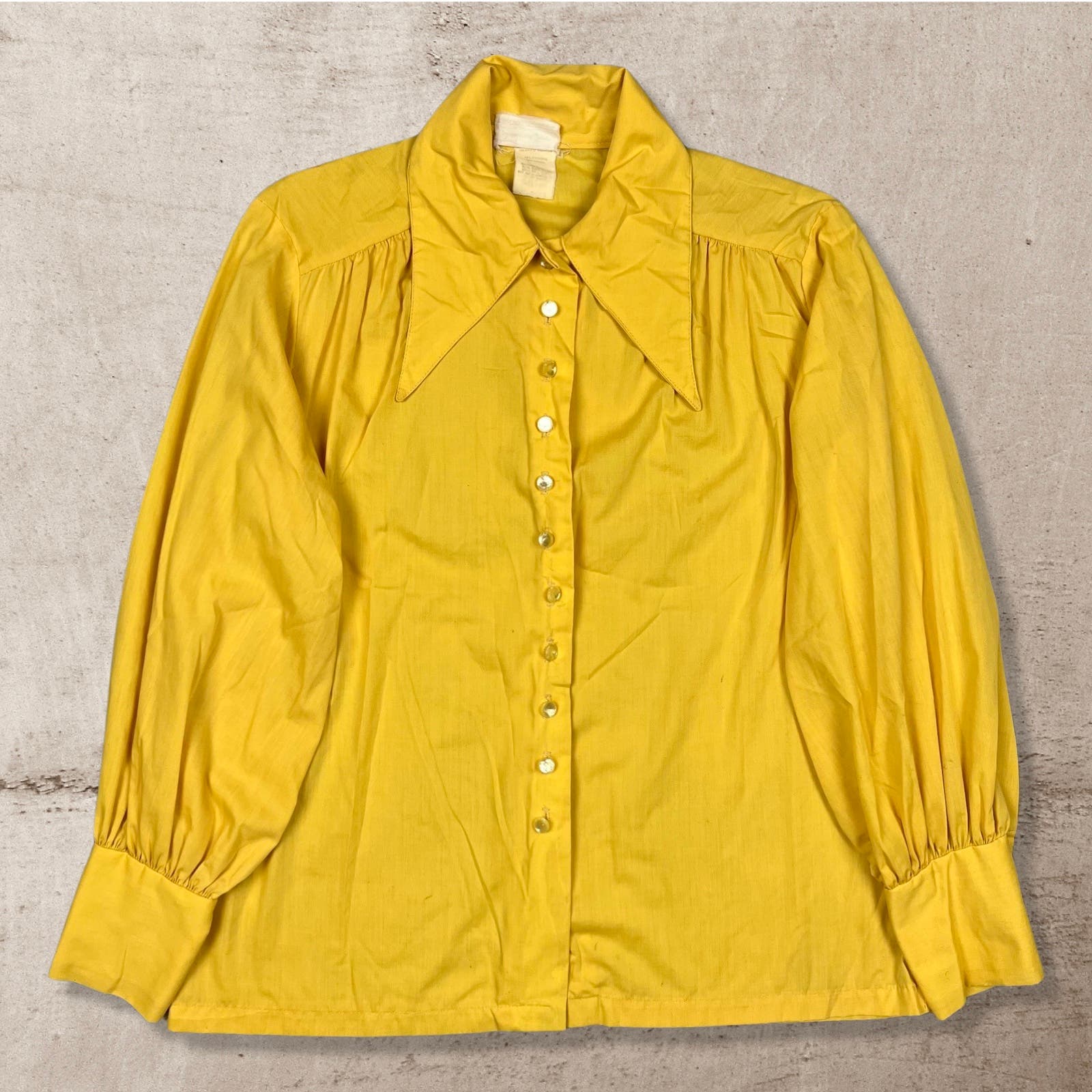 70s VTG PERMANENT PRESS EXAGGERATED POINTY COLLAR YELLOW WOMENS SHIRT (M)