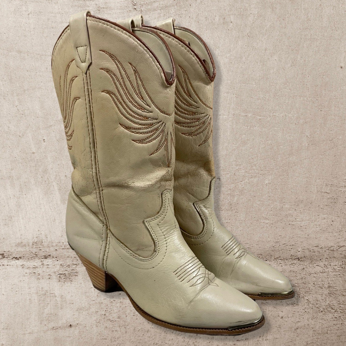 70s VTG DINGO WESTERN LEATHER COWGIRL BOOTS 7373 BEIGE RODEO USA MADE WOMENS 5