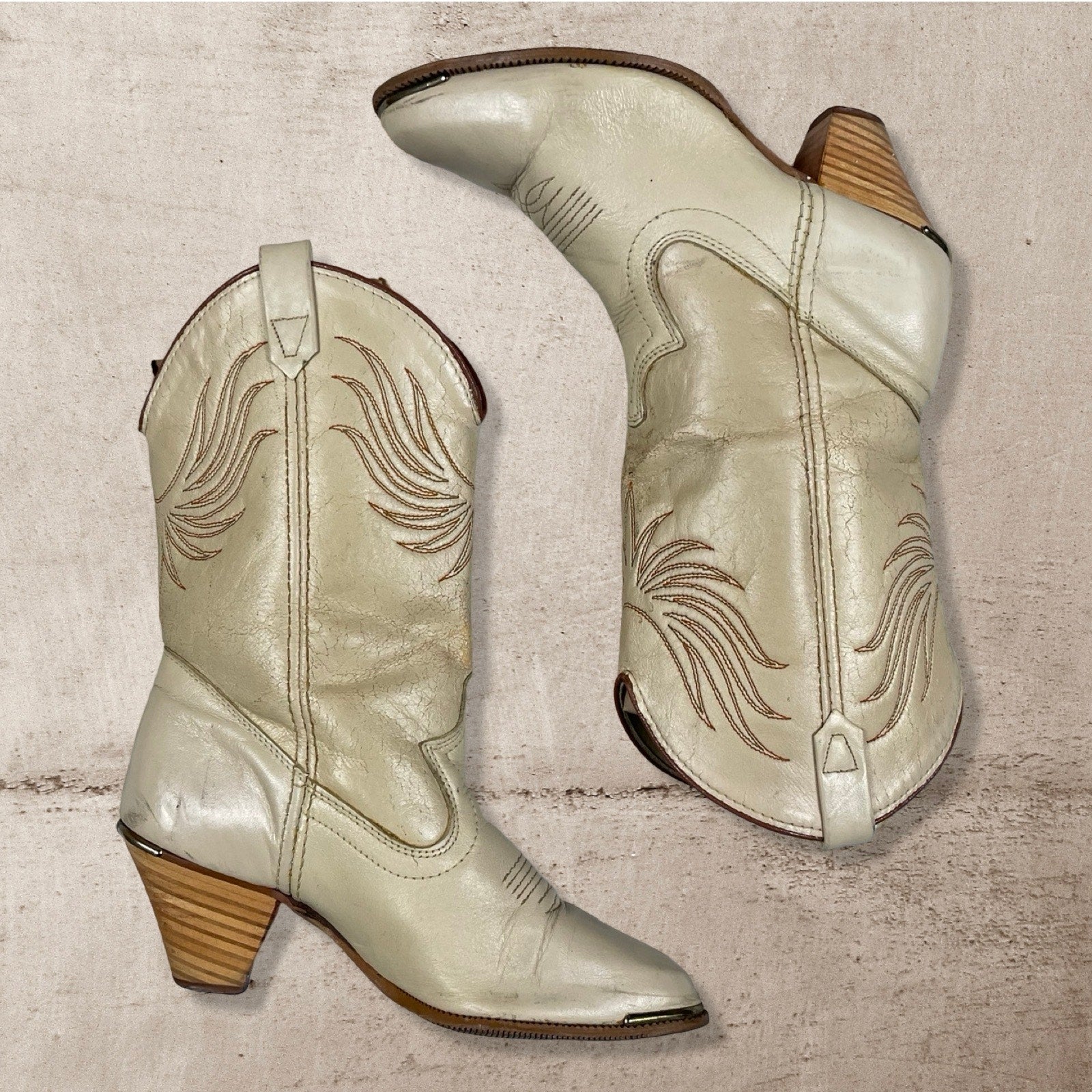 70s VTG DINGO WESTERN LEATHER COWGIRL BOOTS 7373 BEIGE RODEO USA MADE WOMENS 5