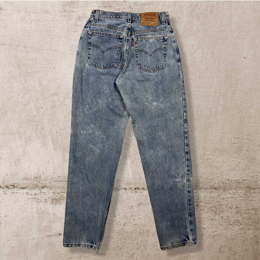 90s VINTAGE WOMEN'S LEVI'S 550 BAGGY LIGHT WASH BLUE JEANS (10-Reg)