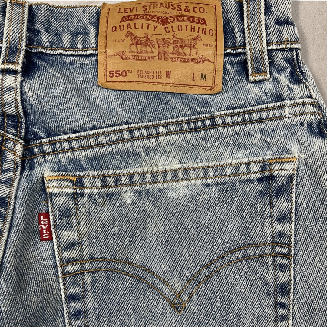 90s VINTAGE WOMEN'S LEVI'S 550 BAGGY LIGHT WASH BLUE JEANS (10-Reg)