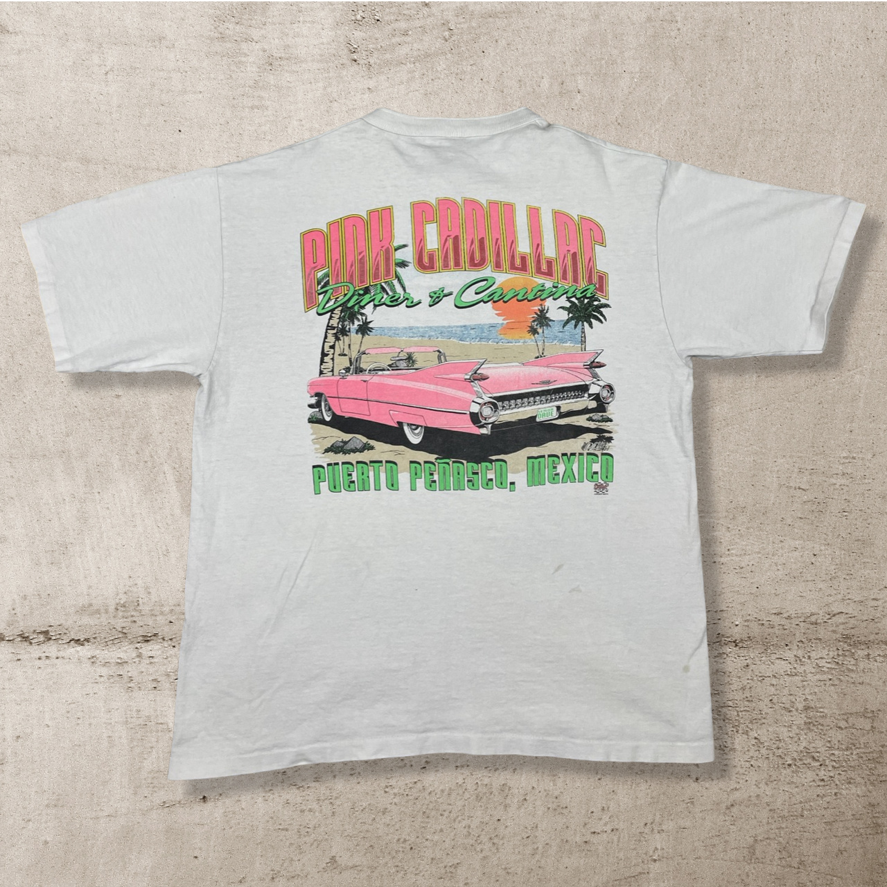 1990s VINTAGE PINK CADILLAC PUERTO PENASCO MEXICO BUTTON T-SHIRT (L)