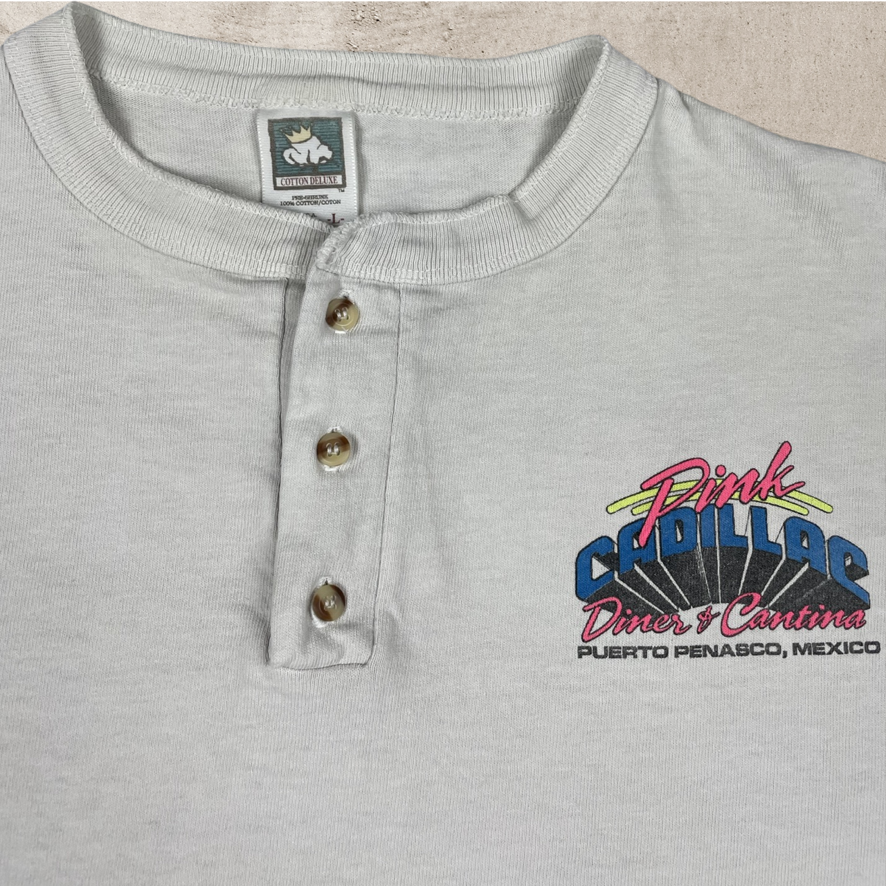 1990s VINTAGE PINK CADILLAC PUERTO PENASCO MEXICO BUTTON T-SHIRT (L)