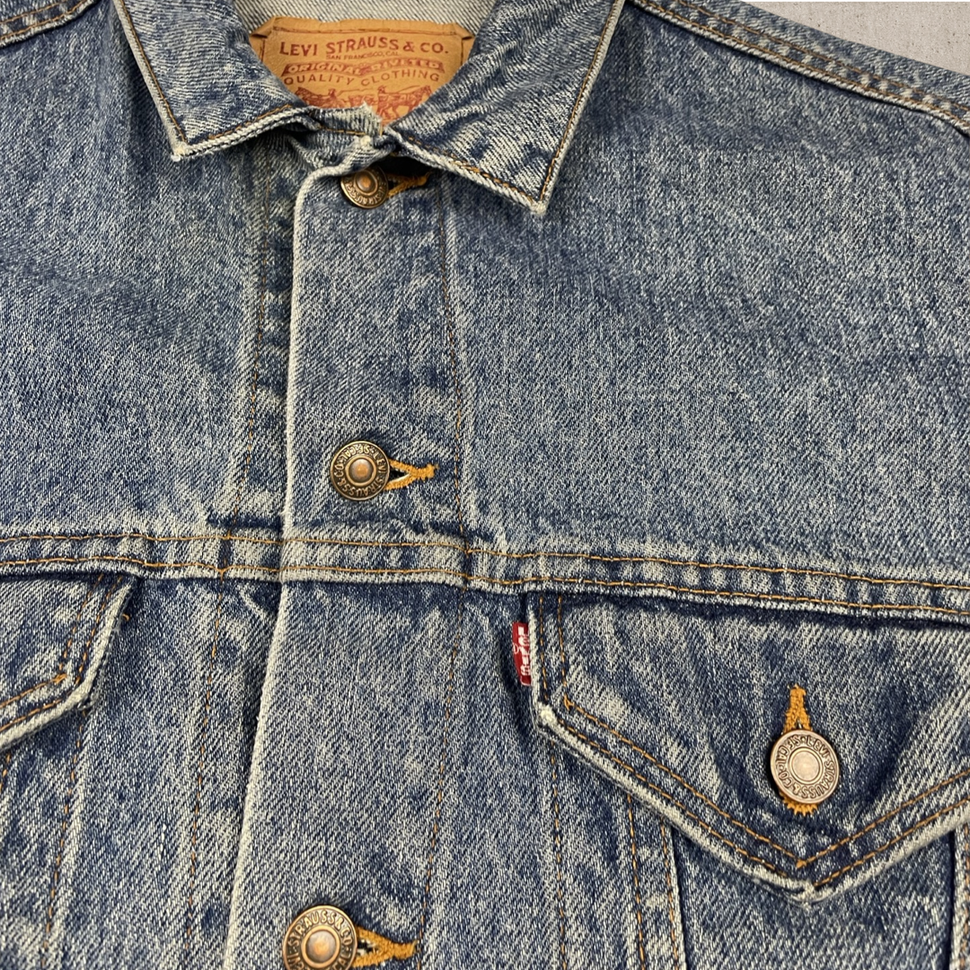 1990 VINTAGE LEVI'S DENIM TRUCKER JACKET (W-"XL")